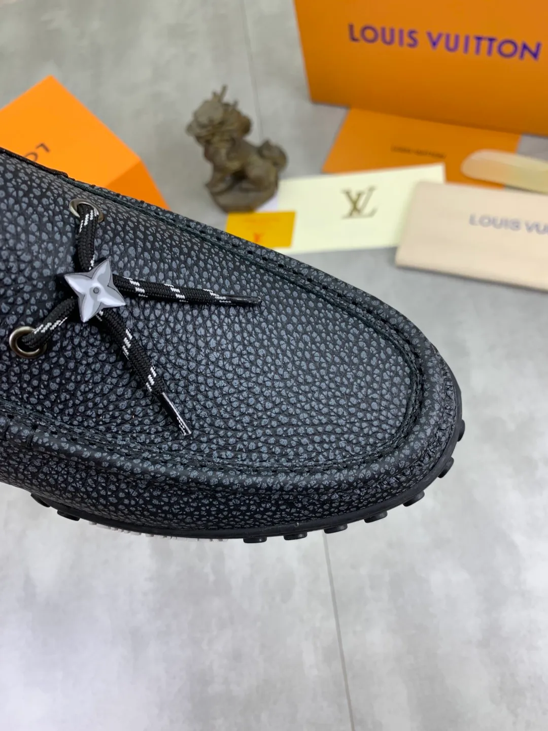 Men's Men's Shoes 💰P640 New Style 💶[LOUIS VUITTON] Water-dyed Niuli Original Order New Style 🍀LV Louis Vuitton *——Top version of LV classic leather shoes! Made of imported original calfskin, original leather side strips and wear-resistant high-end rubber outsole! High quality products! Color: black optional Size: 39-45